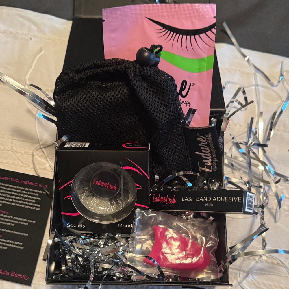 Eyelash Kit with Adhesive and Accessories